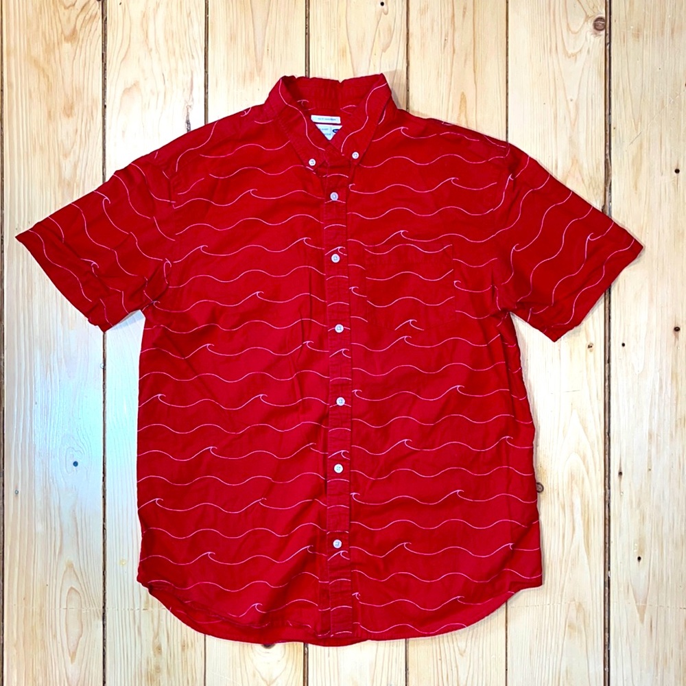 Old Navy Casual Button Down Short Sleeved Shirt, Slim Fit, Wave Pattern